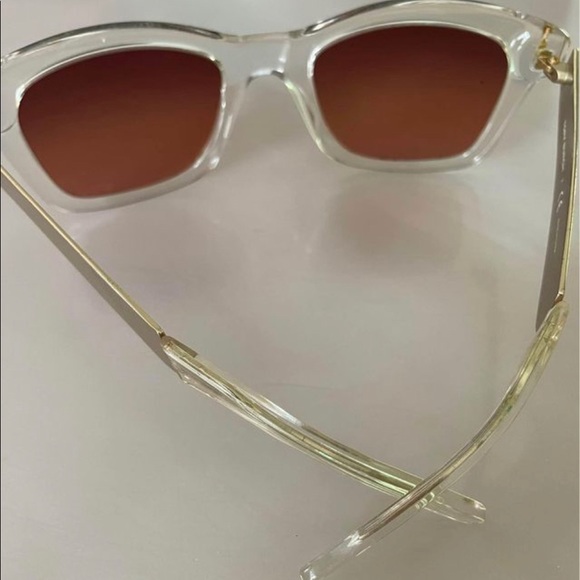 Tory Burch Sunglasses Clear Frames, Gold Mirrored Bows, Tan Lenses & Case - Picture 5 of 11